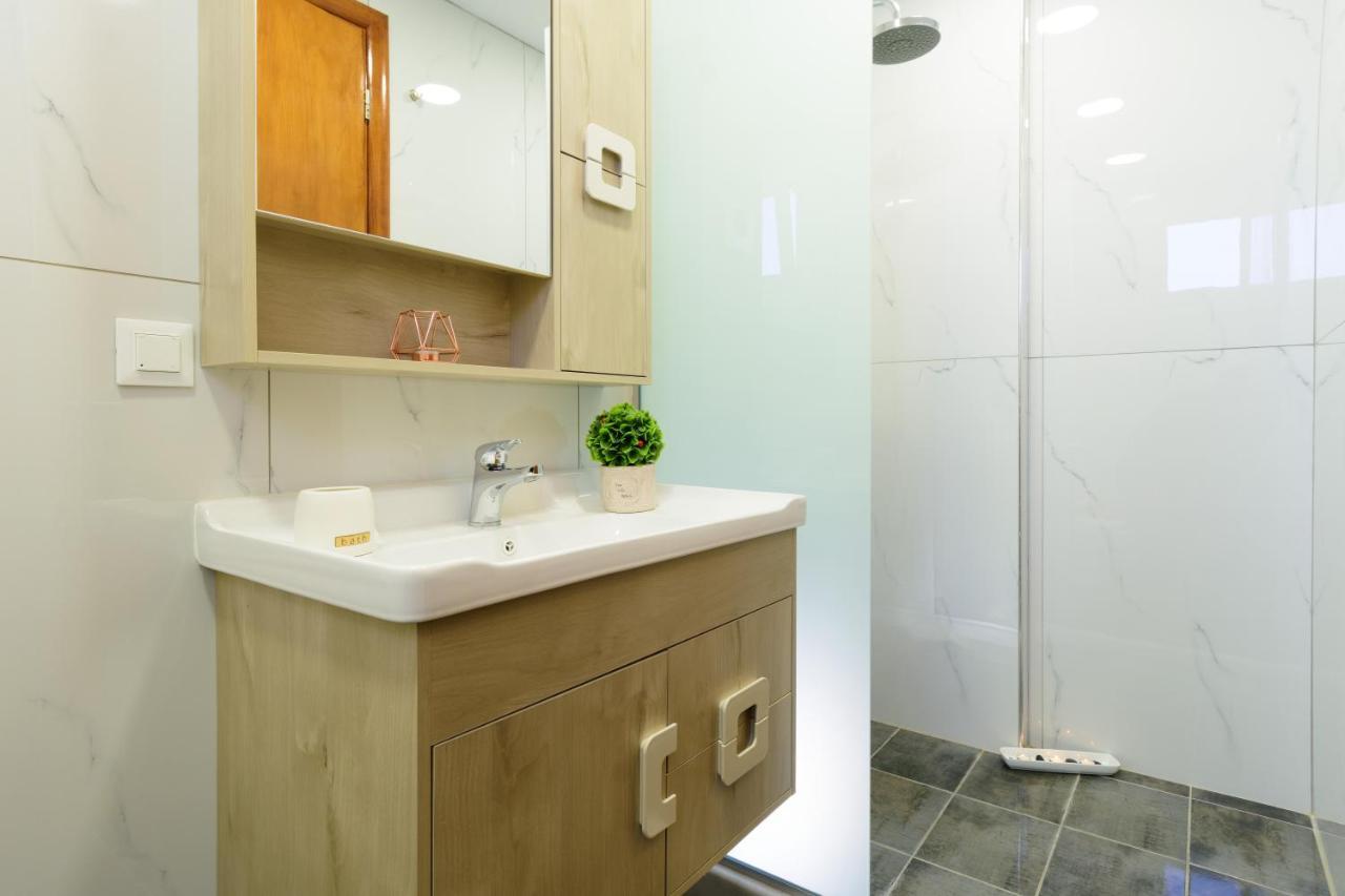 Luxury Lake View Center House Agios Nikolaos  Exterior photo